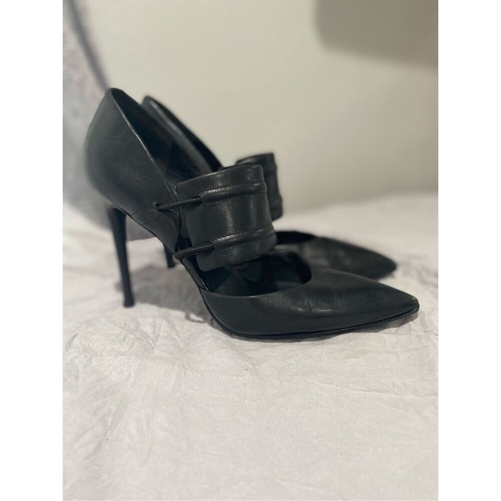 Kenneth Cole black leather 4” heel ladies SZ 8 so sexy and unique front